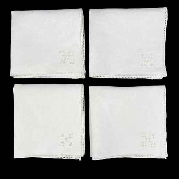 Napkins Set Of 4 Vintage White Cloth Detailed Corner Edge Cutwork 11" Square - Picture 4 of 7